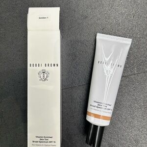 Bobbi Brown Vitamin Enriched Skin Tint Broad Spectrum SPF 15 - Golden 1